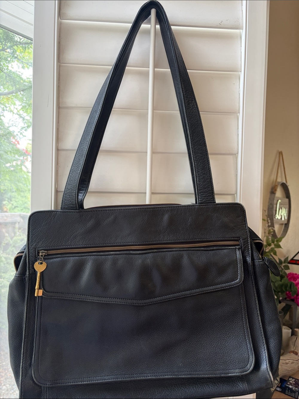 Fossil Black Leather Shoulder Tote with Front Zip Pocket vintage large size.